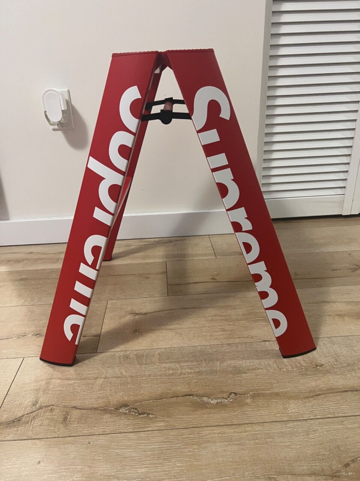 Supreme Lucano Step Ladder Red Box Logo FW18 100% Authentic Supreme Lucano Step Ladder Red Box Logo FW18 100% Authentic
