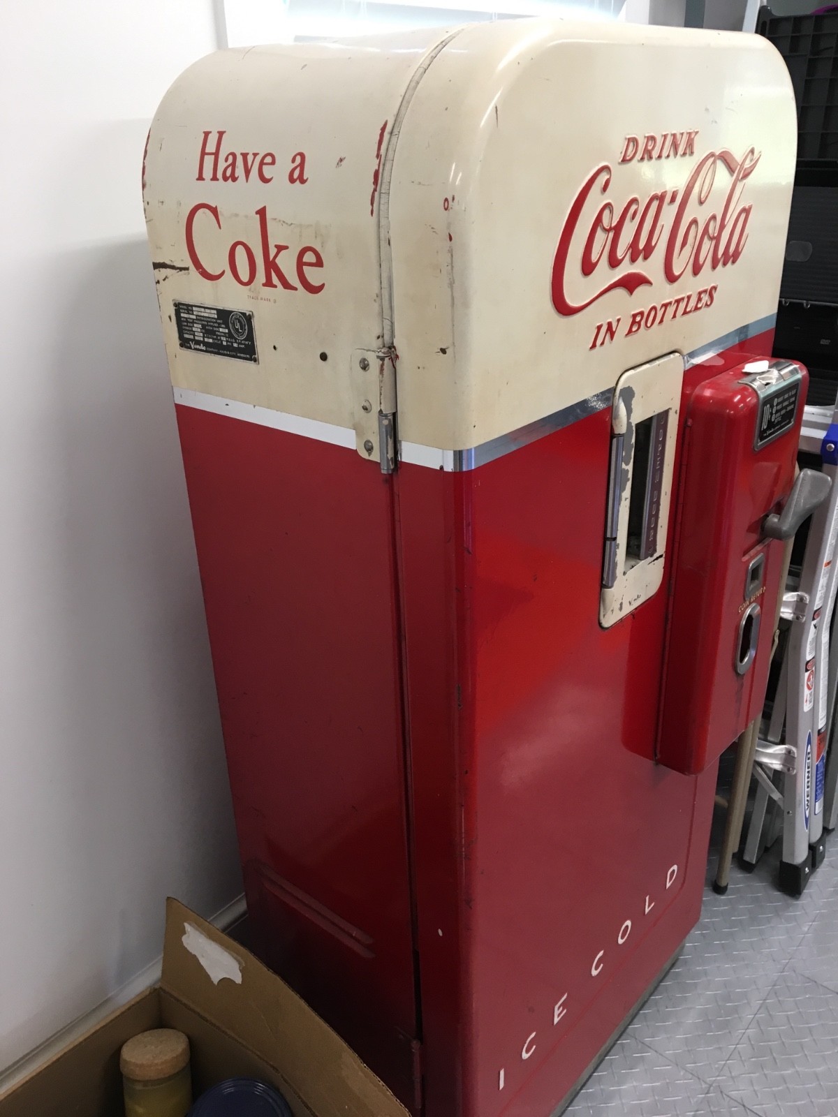 vintage coke bottle machine 1938