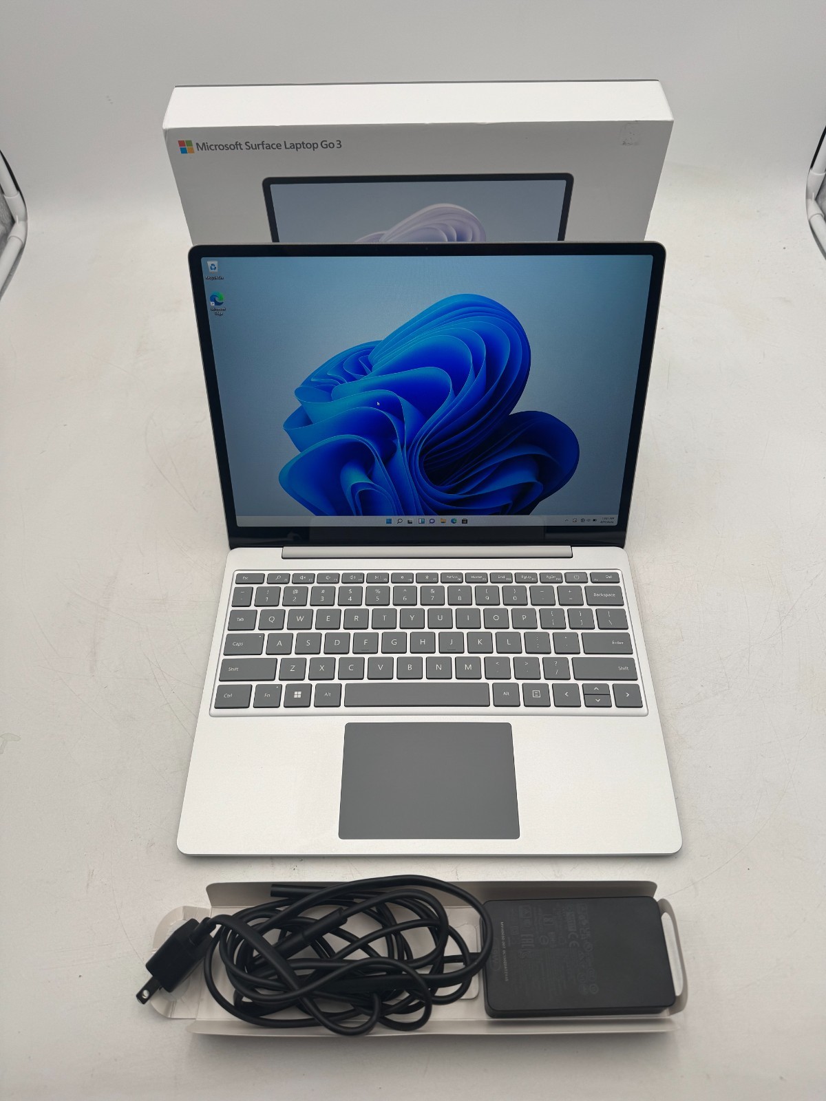 [美品] Surface Laptop Go 3 i5-1235U SSD512 Microsoft Surface Laptop Go 3 12.4