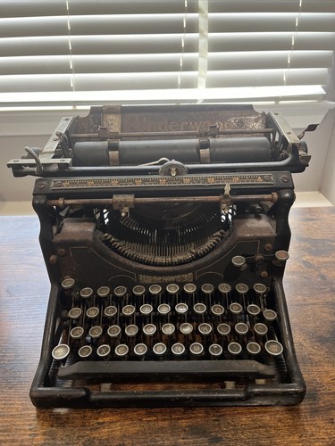 Antique Underwood Typewriter Bad shape Collectible | eBay