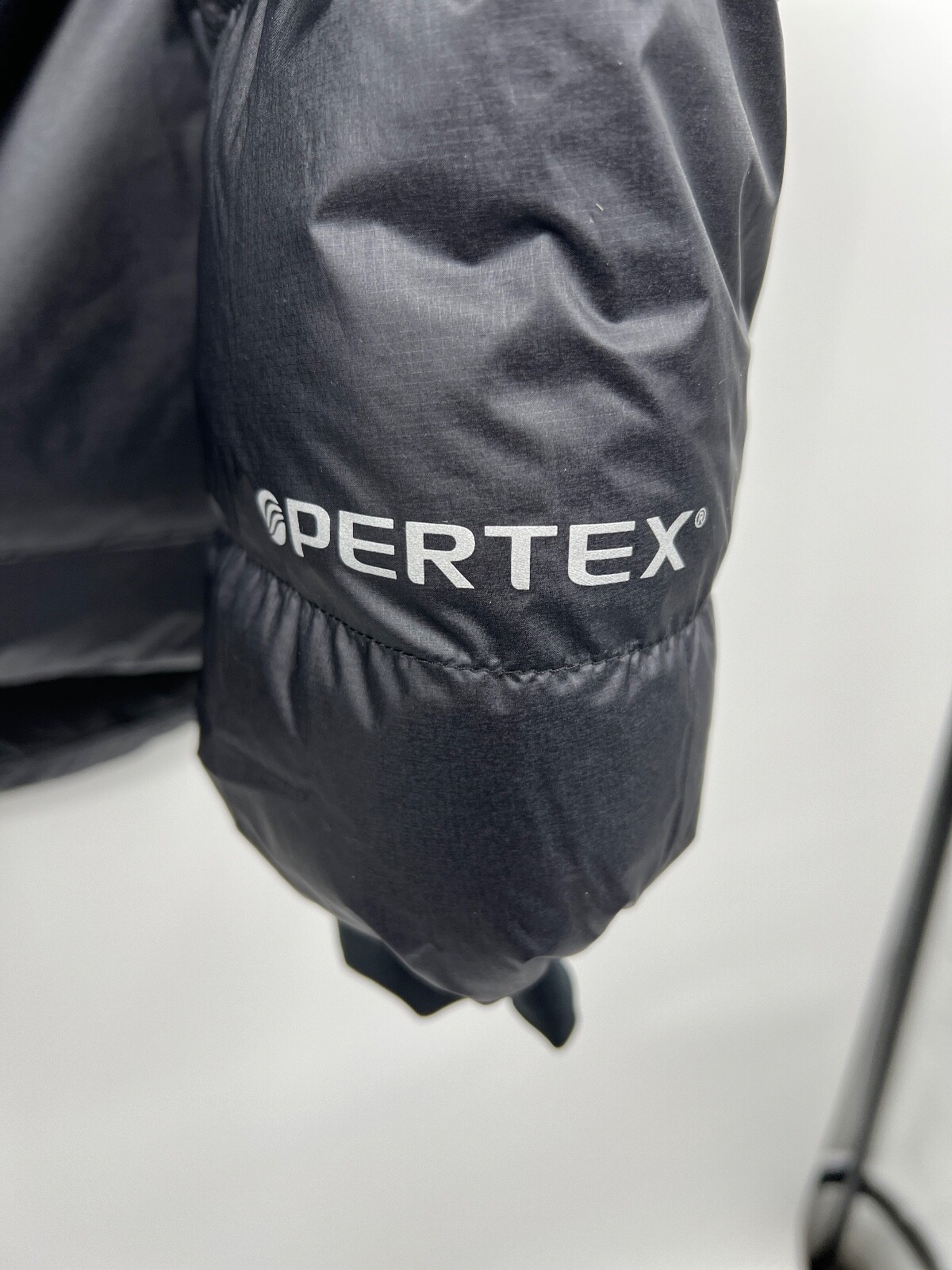 MOUNTAIN HARDWEAR MEN'S MOUNTAIN HARDWEAR PHANTOM ZERO PARKA BLACK