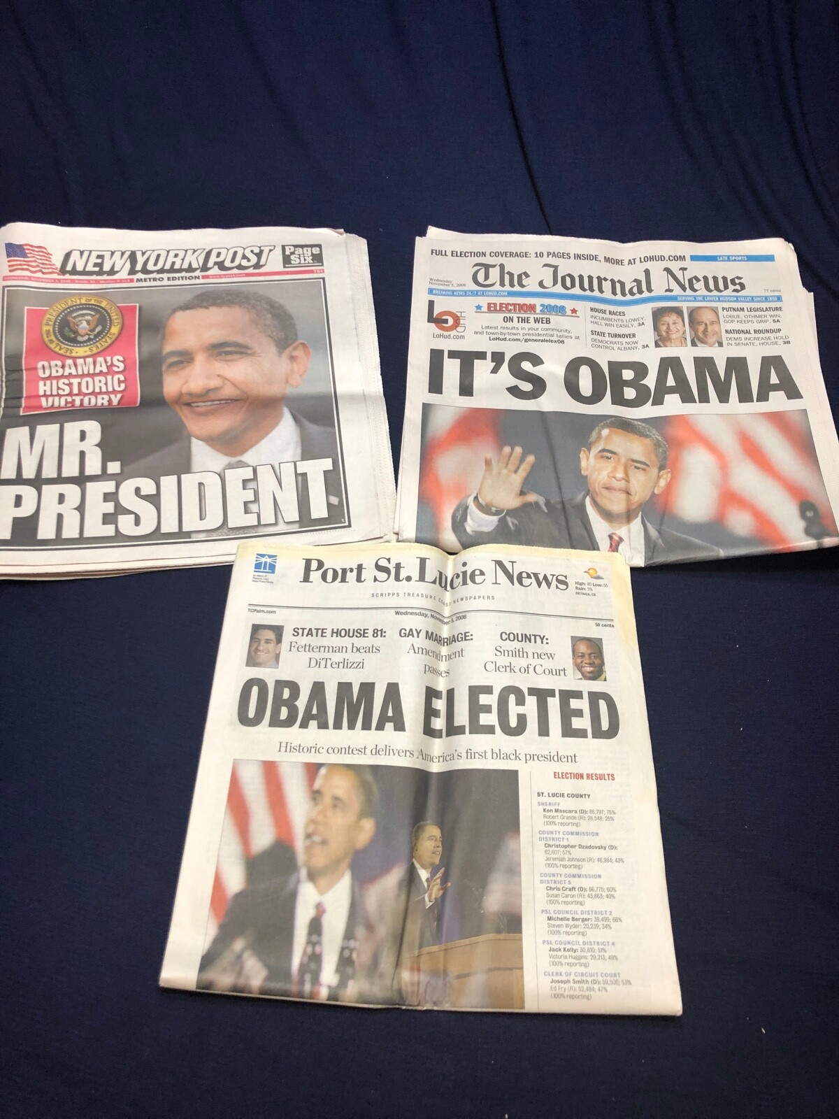 стопка газет фон. куча газет. стопка газет фон. Office a lot of papers. A lot of newspapers.