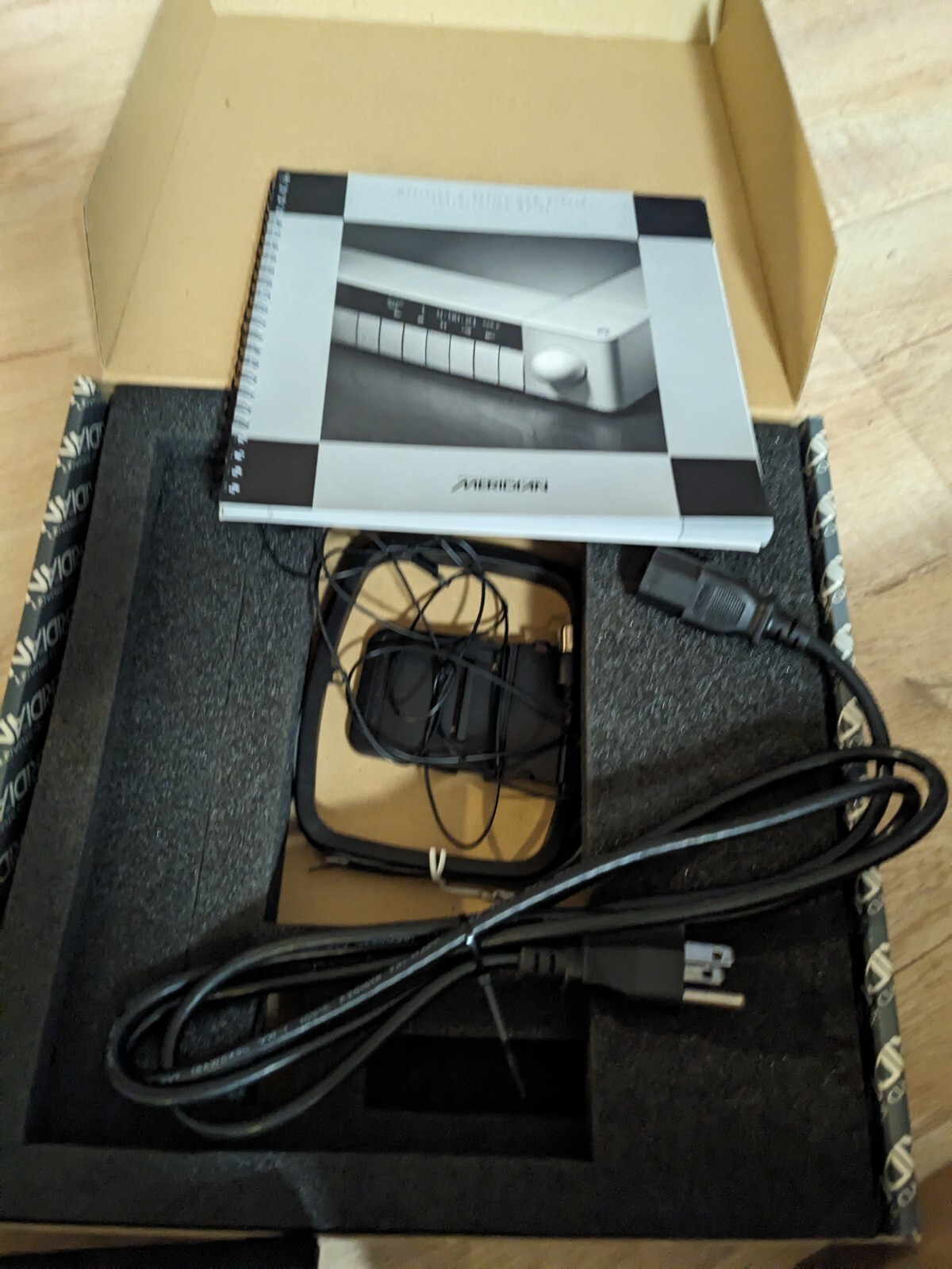 $7000: Meridian G91DH - CD, DVD Player/DAC/Preamp/FM Tuner, Remote, Manual, Box