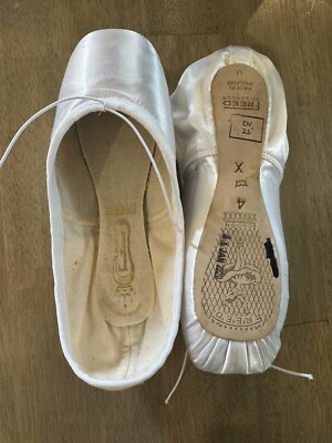 Freed Pointe Shoes Custom White Crown Maker size 4 X DV 3/4 Shank 2.5 Card