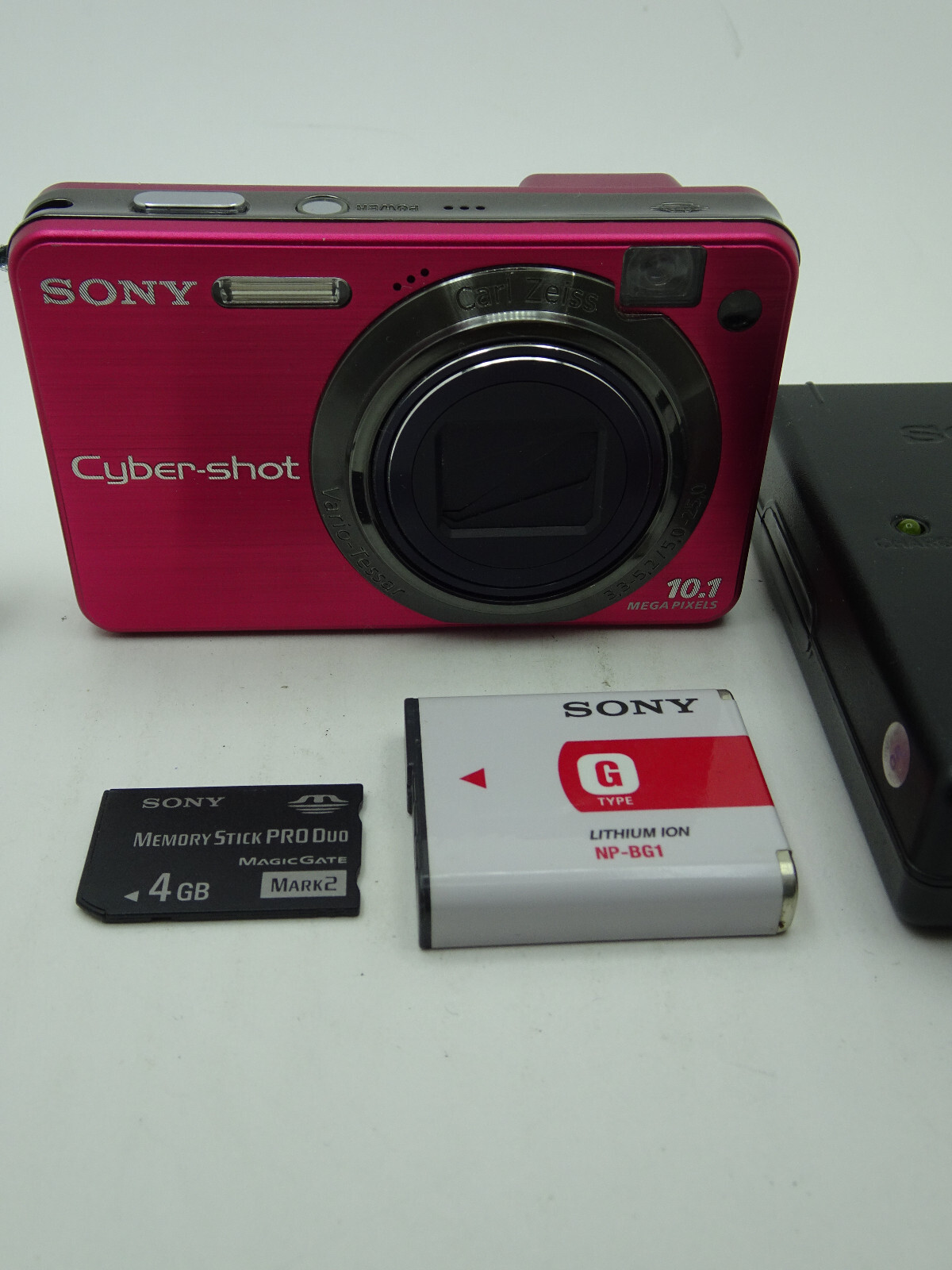 Sony Cyber-shot DSC-W170 10.1MP Digital Camera - Red (with Sony Cyber-shot DSC-W170 10.1MP Digital Camera - Red (with