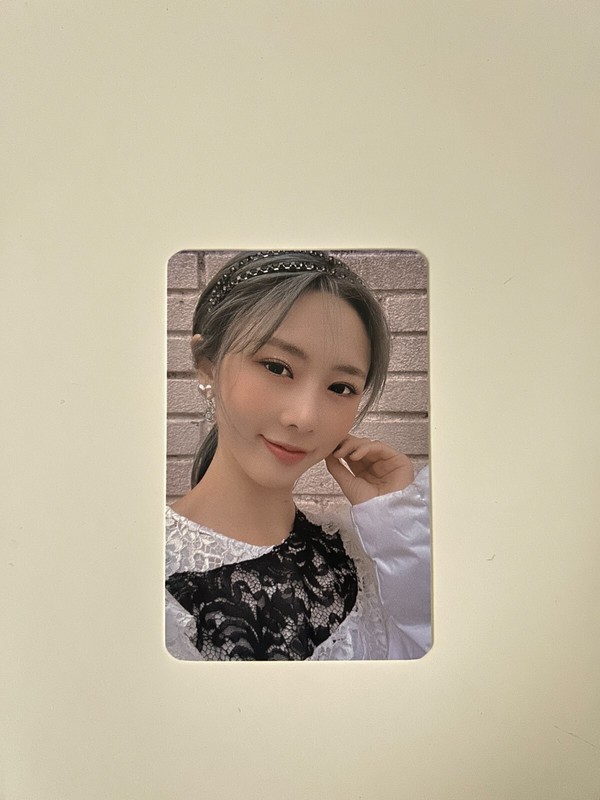 Dreamcatcher Yoohyeon Dystopia: Road To Utopia Pob/Pre-Order Photocards