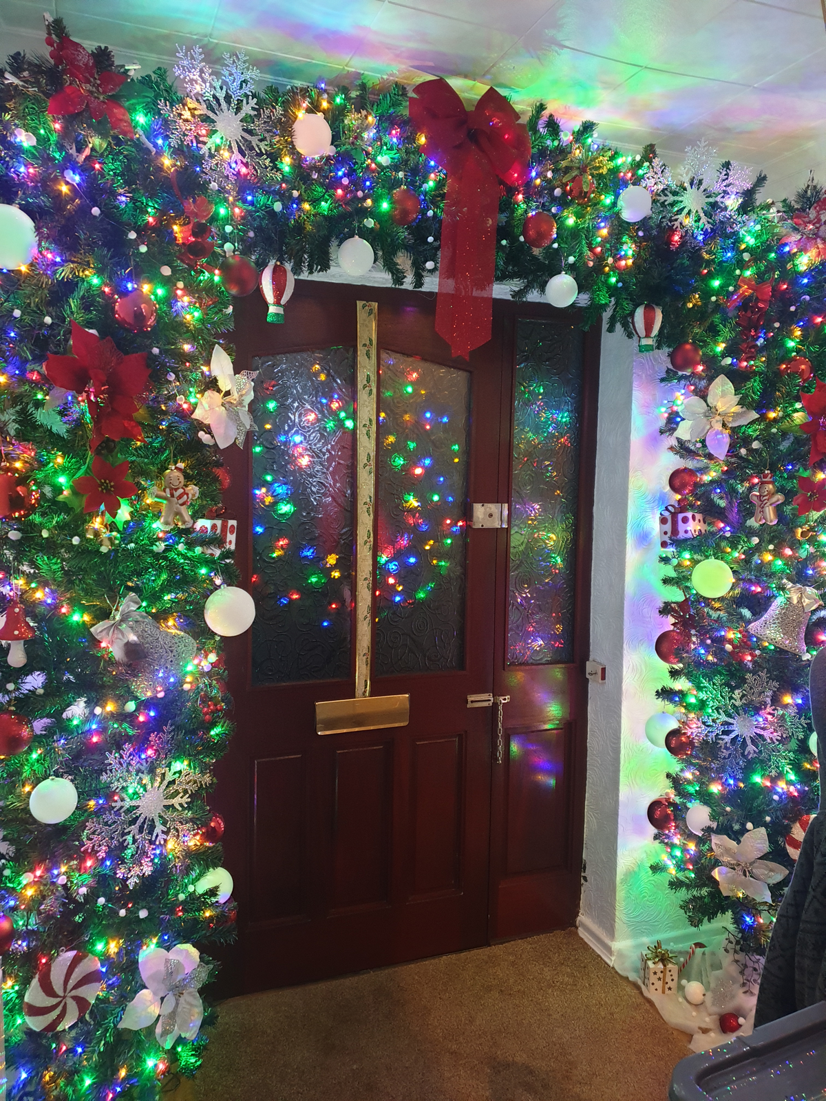 8ft (2.4m) Tall Premier Indoor / Outdoor Christmas Tree Arch in Green