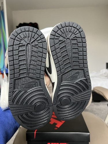 JORDAN SIZE 8- JORDAN 1 RETRO OG HIGH DARK MOCHA 555088-105 (2020)