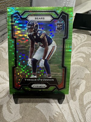 2023-24 NFL PANINI	PRIZM TYRIQUE STEVENSON NEON GREEN PULSAR Chicago Bears