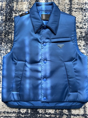 ベスト・ジレ PRADA SS24 Navy blue wool vest (P567OHSOOO14XI F0124) Blue Prada Vests: Shop up to −42% | Stylight