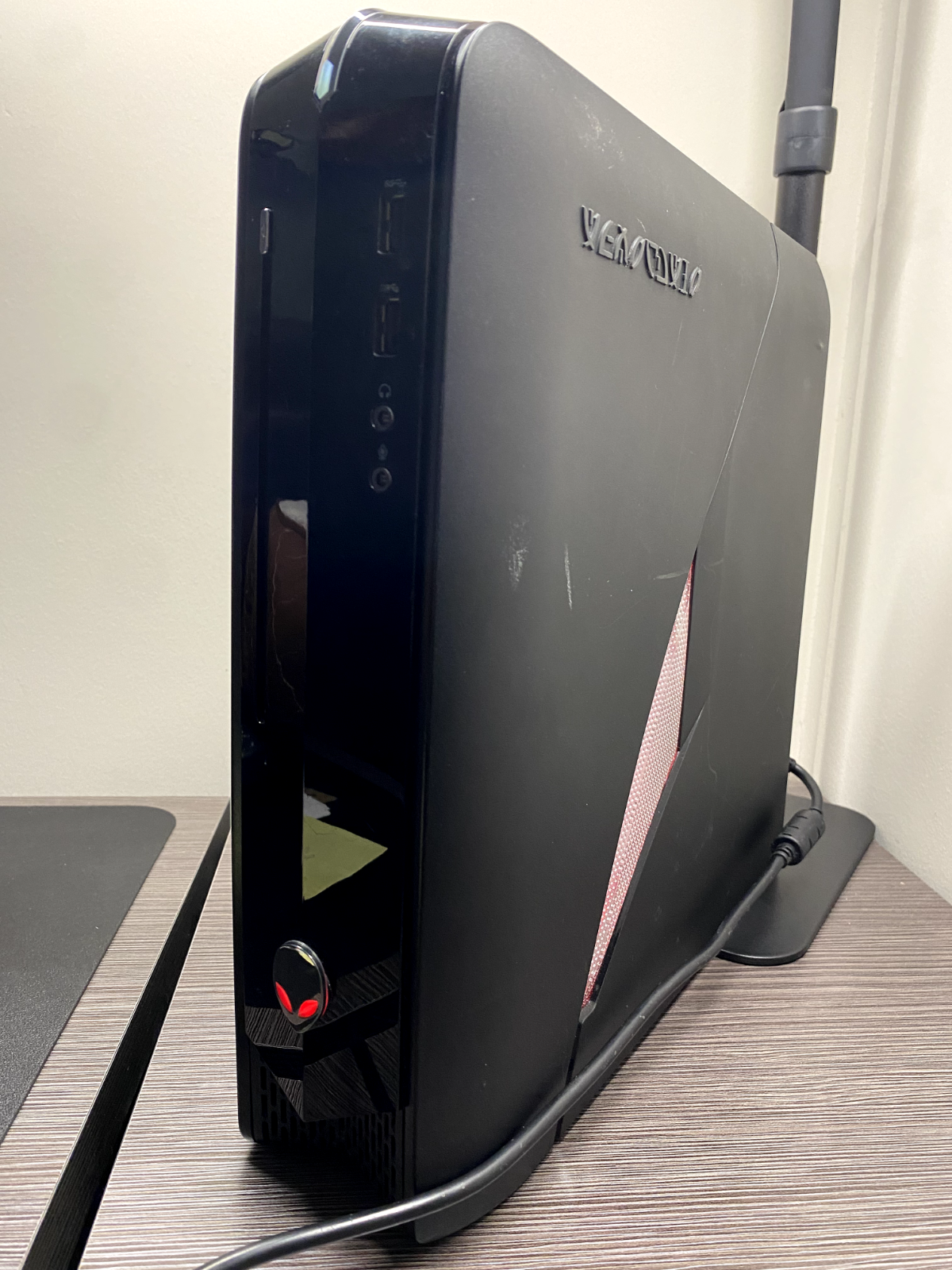 Dell Alienware X51 R2 Gaming Intel i3-4130 6GB RAM 1TB GTX 645 Windows 10 Dell Alienware X51 R2 Gaming Intel i3-4130 6GB RAM 1TB GTX 645 Windows 10