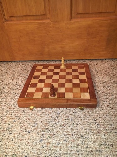 Beautiful Wooden Chess Set - Board w./inlays,Wooden pieces,Magnetic board/pieces