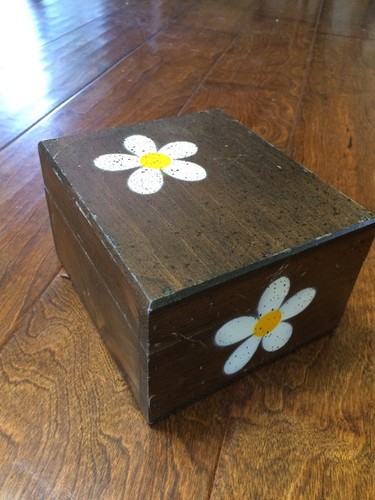 jewelry Girls keepsake box brown White Daisies vintage wooden box taped lid 6