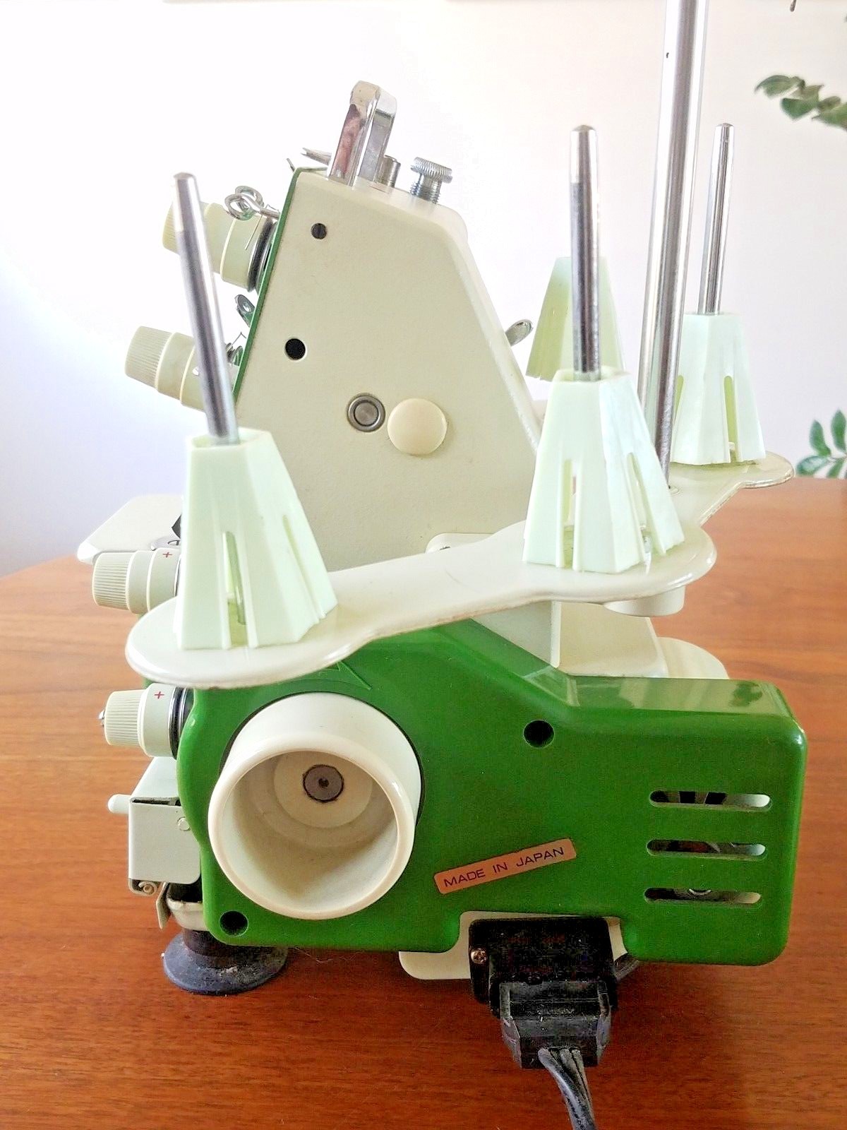 Baby Lock EA-605 4-Thread Serger JAPAN Sewing Machine Foot Pedal Juki w/ MANUAL