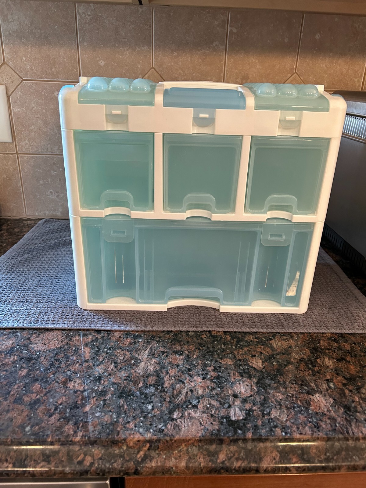 Wilton Ultimate Tool Caddy Box + tons of additional baking Wilton Ultimate Tool Caddy Box + tons of additional baking