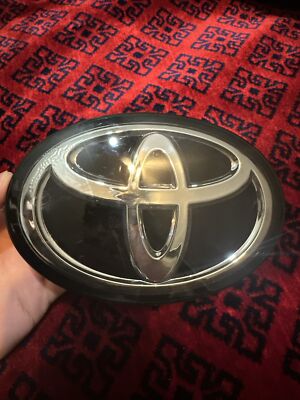 A 2021-2023 Toyota Camry  BROKEN TAB  Front Grille Emblem Logo Radar 90975-C2023