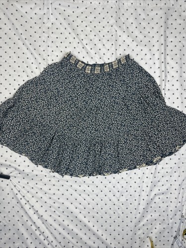 Karen Kane Stretch Floral Crew Neck Long Sleeve Mesh Top