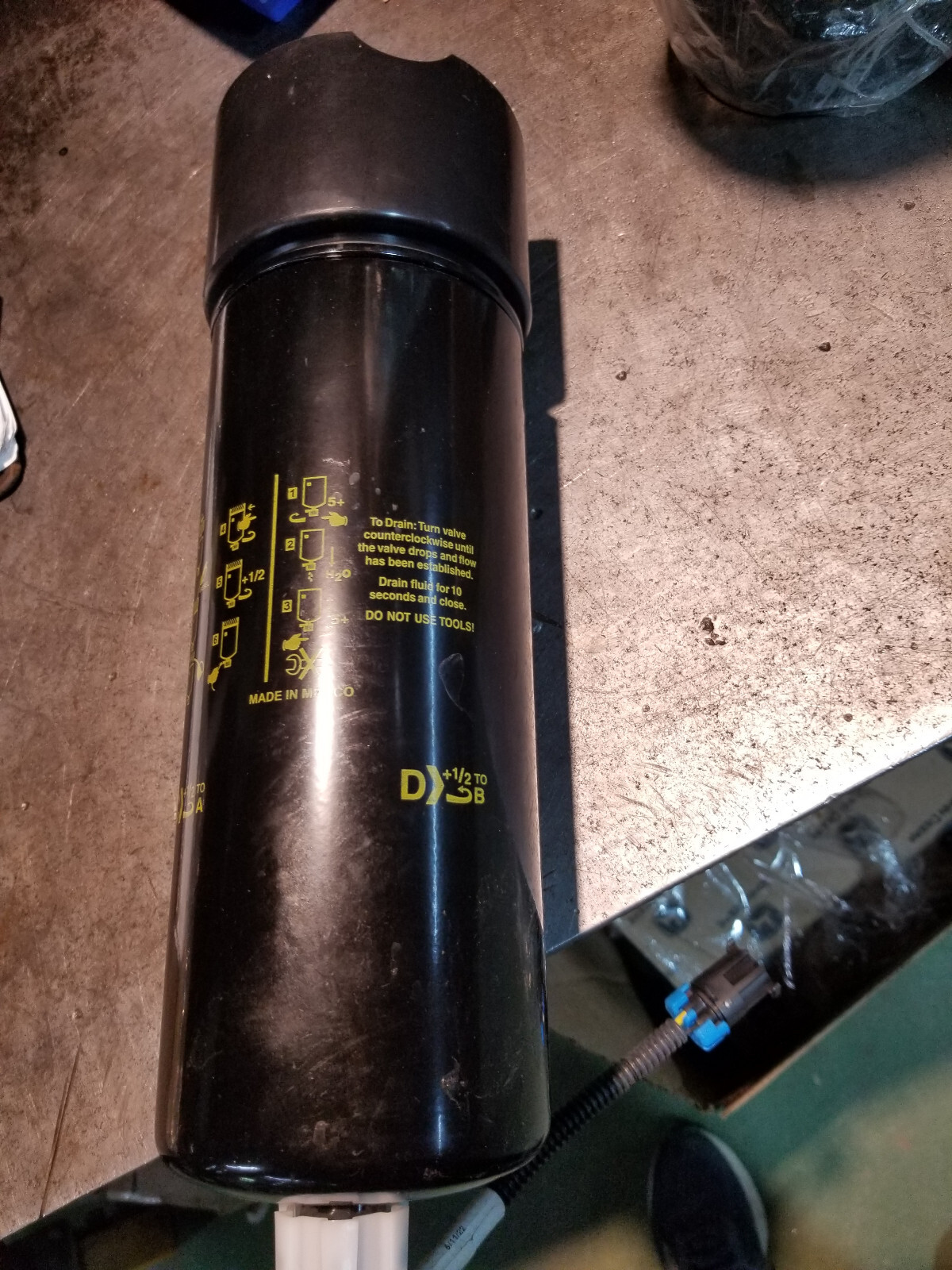 JOHN DEERE FUEL FILTER RE522372 - Picture 6 of 6