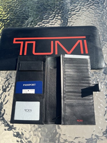 【良品】TUMI　パスポート　ウォレット 　ブラックレザー NWT Tumi Modernist Black Leather Ultimate Travel Organizer