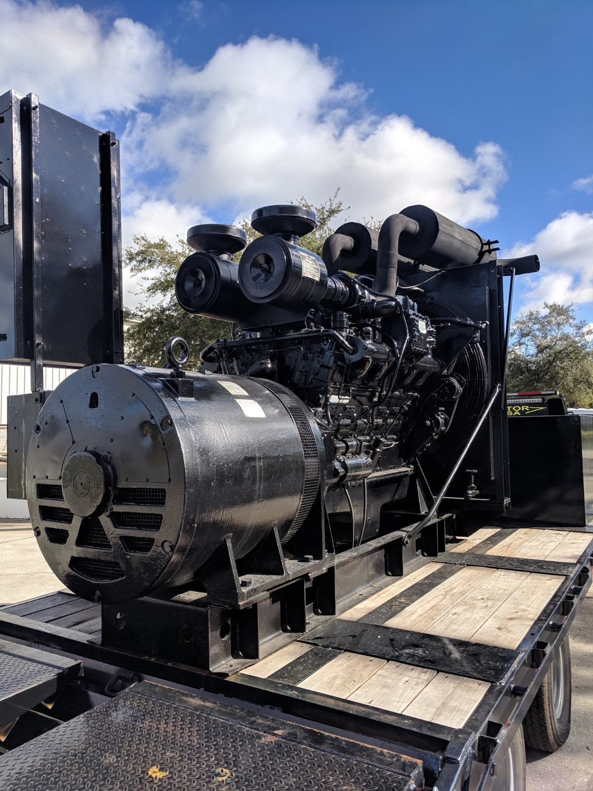 Cummins Diesel Generator - 300KW on Goose-neck w/Fuel Tank & Batteries