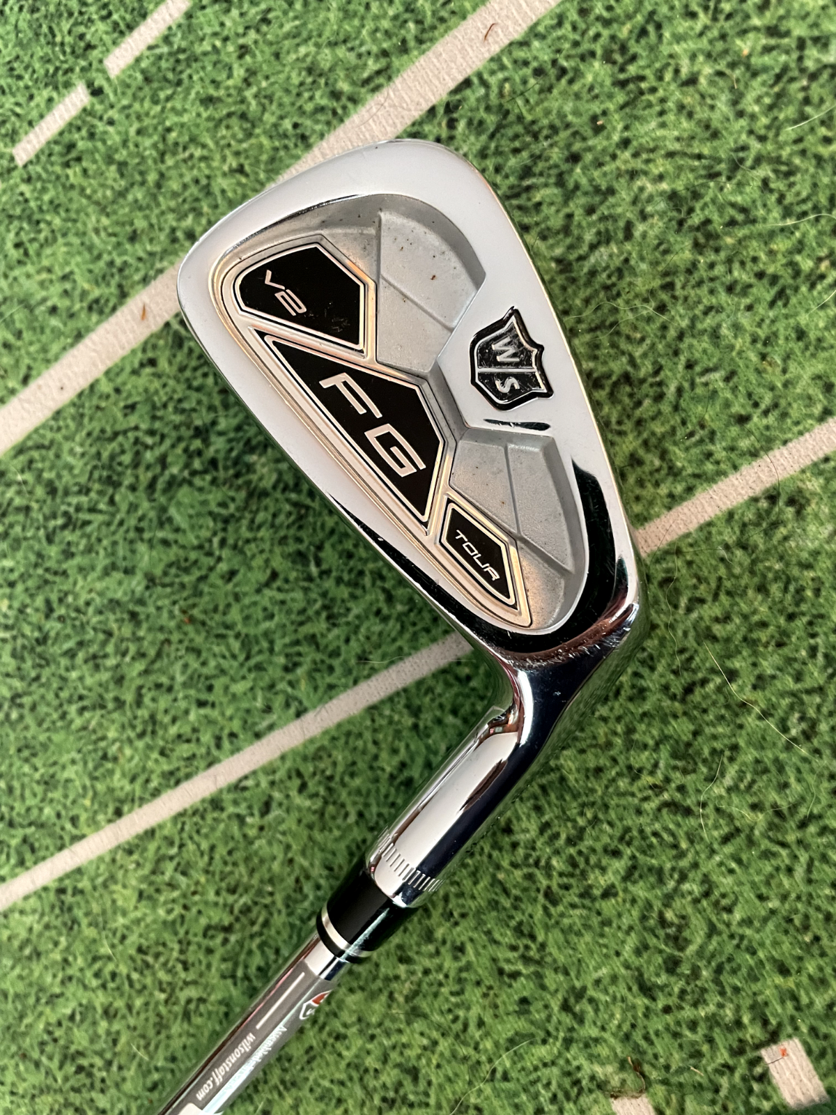 Wilson Staff FG Tour V2 Single 7 Iron Right KBS Tour Stiff F