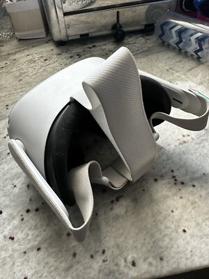 Meta Oculus Quest 2 Advanced All-In-One VR Headset Only *Cracked Screen - Work