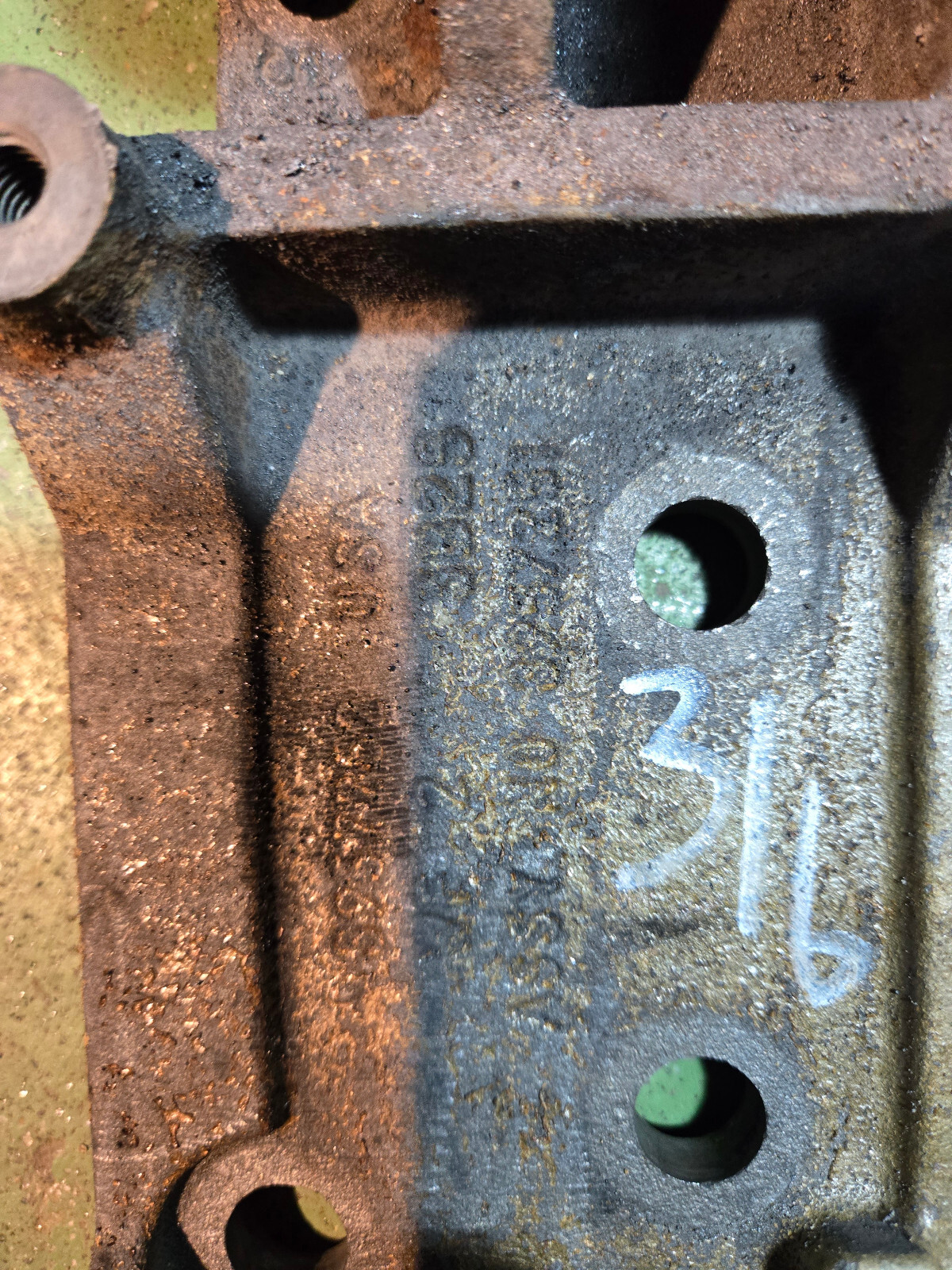 03-07 Dodge Ram Cummins 5.9L Engine Bracket 3957252 3957251 bracket - Picture 3 of 6