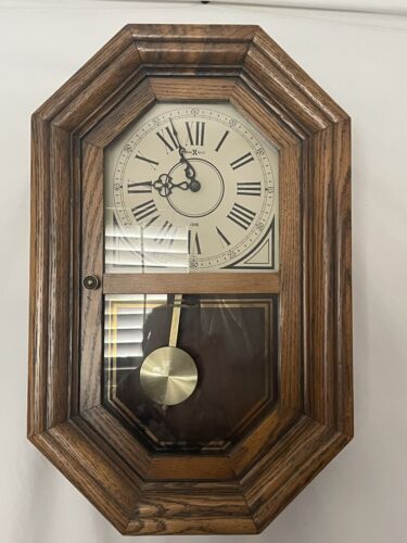 Vintage Howard Miller Chime Wall Clock 612-475 Oak with pend