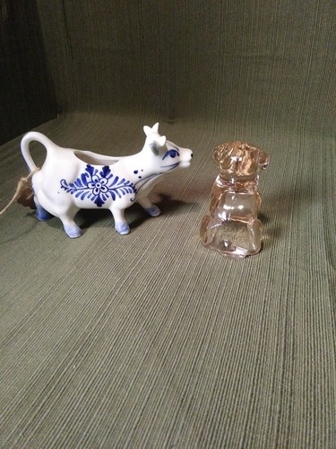 VINTAGE COW CREAMER SMALL BLUE & WHITE HANd painted with pink depression dog