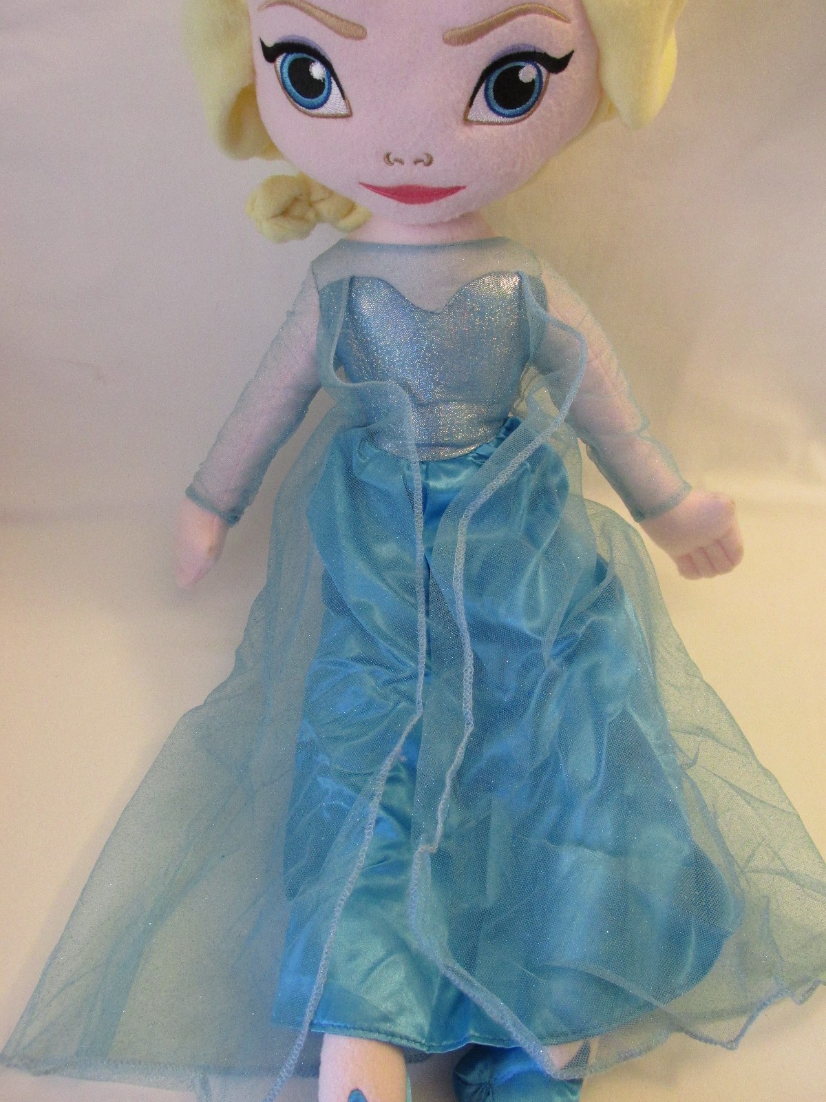 Avon Disney Frozen singing Elsa Cuddle Pillow NEW Doll