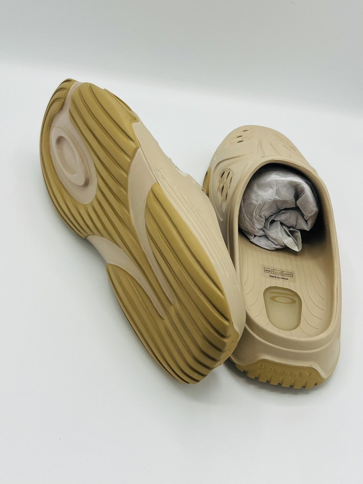 NEW OAKLEY FACTORY TEAM BRAIN DEAD PAGURO SLIDE MULE BEIGE NEW OAKLEY FACTORY TEAM BRAIN DEAD PAGURO SLIDE MULE BEIGE