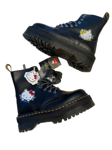 Dr. Martens ハローキティ Jadon HK厚底ブーツ Dr. Martens x Hello Kitty 60TH Anniversary Black Platform Jadon
