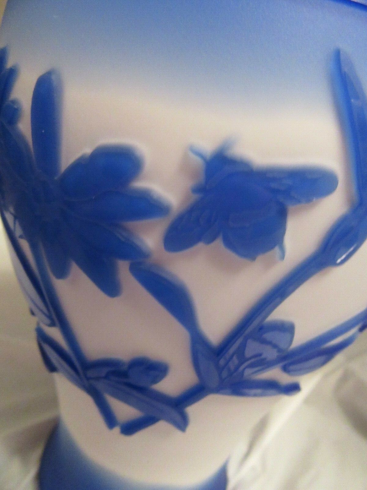 Fenton Camo vase KelseyBomkamp #13 bluewhite 10''tall excellent