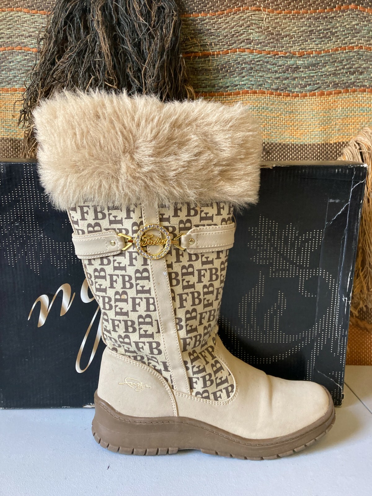 ショートブーツ・ブーティ DEINET POM POM FUR BOOTS IN BEIGE DEINET] POM POM FUR BOOTS IN BEIGE / ☆FREE SHIPPING☆