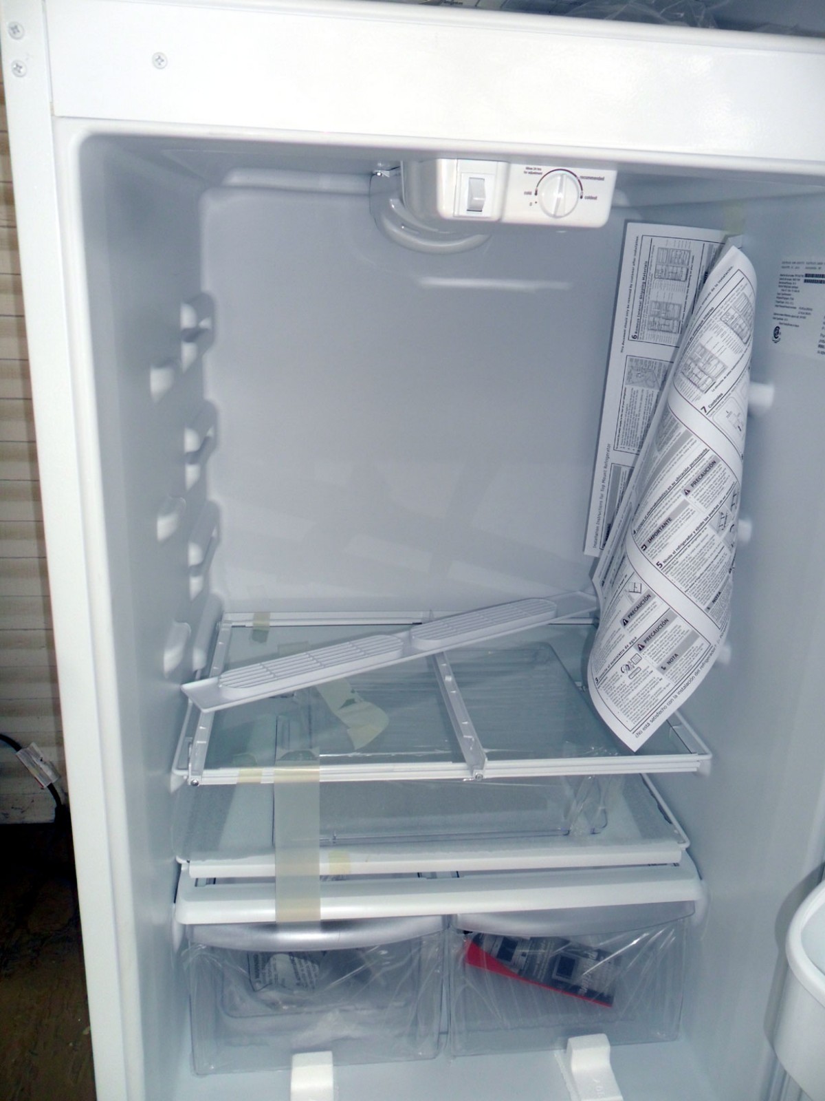 FRIGIDAIRE Refrigerator,Top Freezer,16.3cu ft,White, FFHT1621TW,  PICK UP ONLY