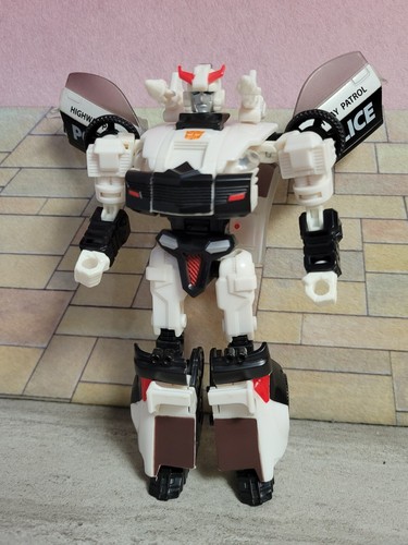 Transformers Classics Generations Prowl Datsun Nissan Z car