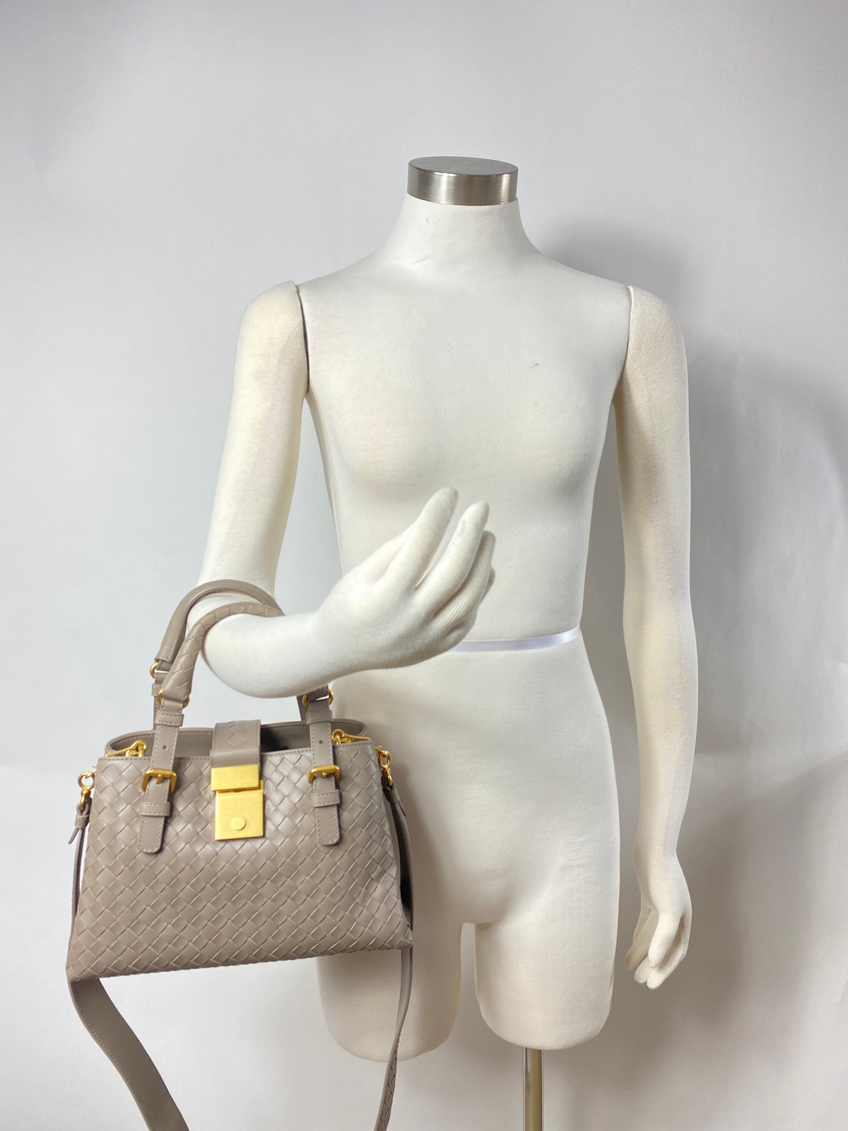 【BOTTEGA VENETA 】INTRECCIATO NEW ROMA TOTE BAG BOTTEGA VENETA Nappa Intrecciato Medium Roma Tote Red