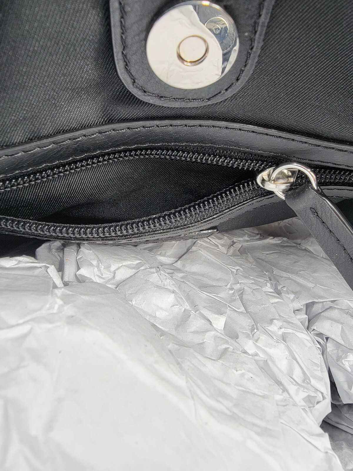 Circus by Sam Edelman Canyon Bucket Bag Women's Black Magnetic Snap Closure - Picture 7 of 12