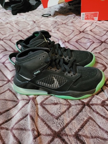 jordan mars 270 green glow