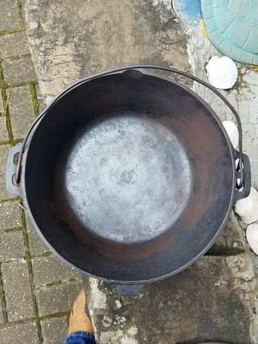 Big! No 12 Made In USA Vintage Cast Iron Dutch Oven Kettle Pot 13