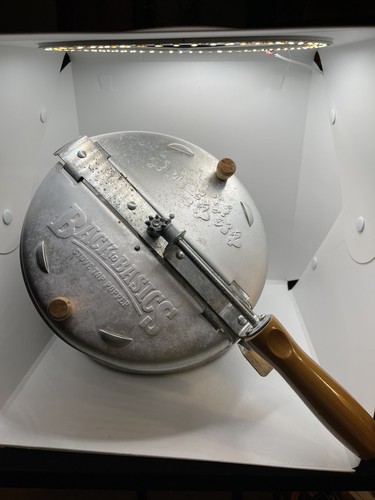Back to Basics Stove top Popcorn Popper Aluminum & Wooden Crank Handle