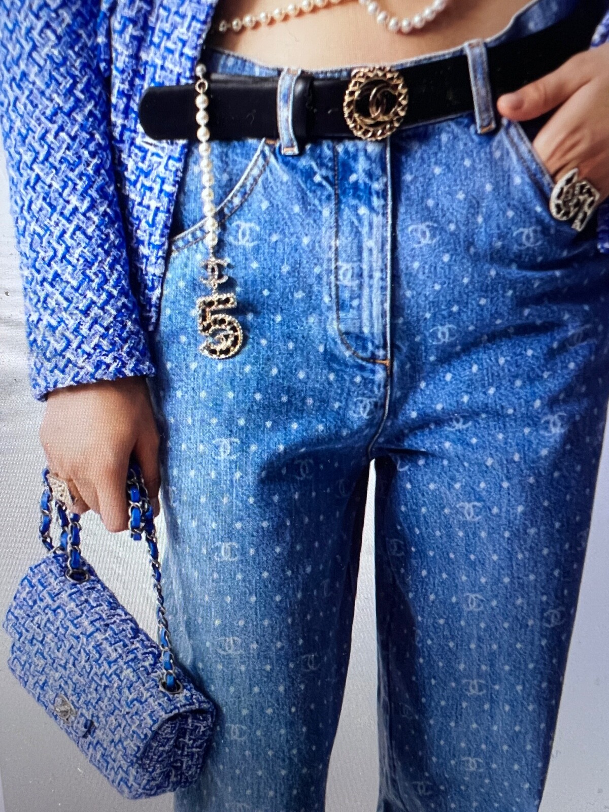 Chanel 23P NEW TAGS BLUE CC LOGO JEANS PANTS CC button CC Chanel 23P NEW TAGS BLUE CC LOGO JEANS PANTS CC button CC