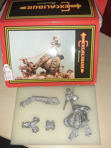 Excalibur Miniaturen Laufdrache mit Reiterin Kellerfund. 