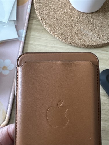 Apple iPhone Leather Wallet ゴールデンブラウン　純正 Genuine Apple Leather MagSafe Card Wallet for iPhone 12 13