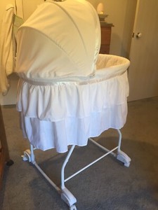 chloe rocking bassinet