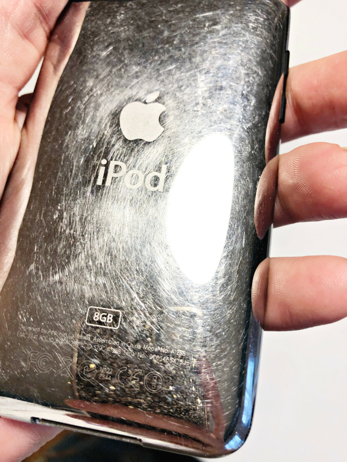 Apple 8GB iPod Touch - 2nd Generation - Black - MC086LL / A1288