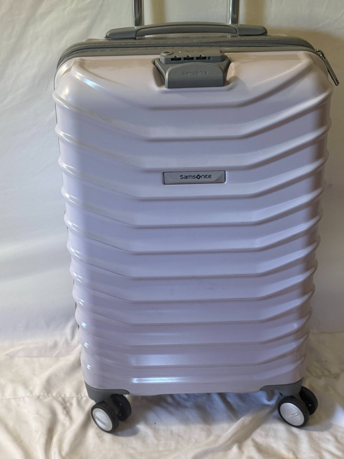 と。 $480 New SAMSONITE Spin Tech 5 Carry-On Spinner Luggage