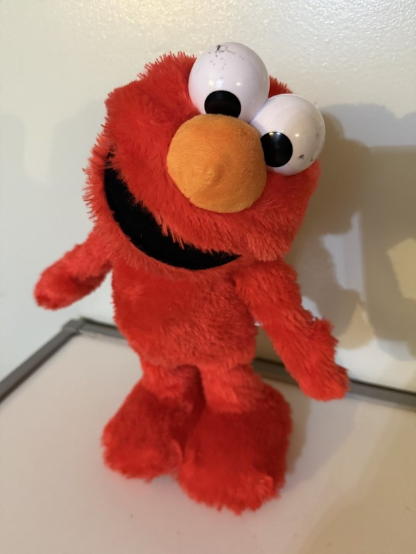 Sesame Street Elmo Slide Plush English/Spanish Dancing/ Singing