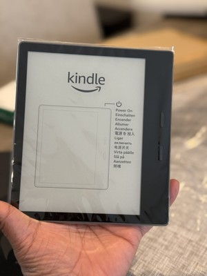 Amazon All-new Kindle Oasis 3 with adjustable warm light