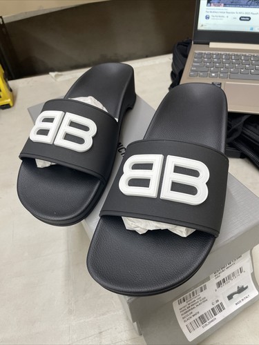 【BALENCIAGA】送料/関税込 OVAL BB SLIDES Balenciaga Black Oval BB Flat Sandals Balenciaga